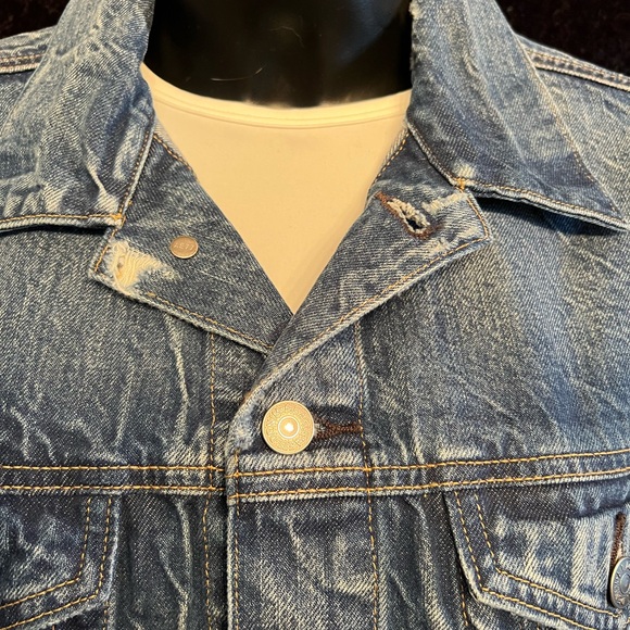 AE77 American Eagle NWT Women's Distressed Jean Jacket. Size S 1334 - Picture 2 of 10